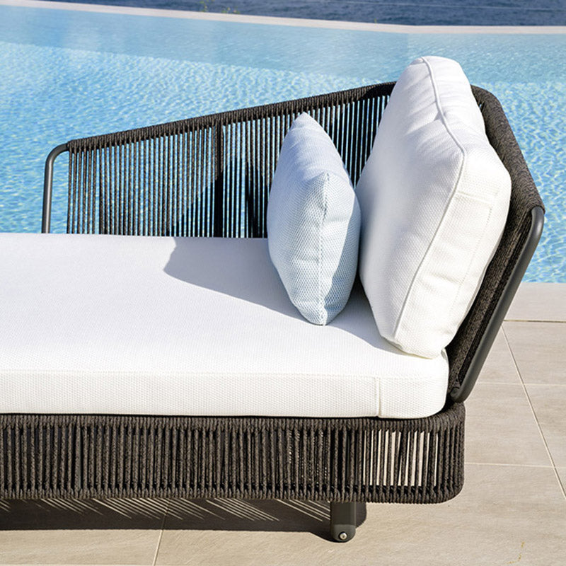 Aluminium standing chair-pillows comfortable malta