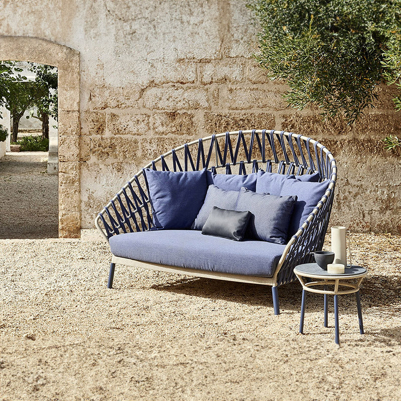 Comfortable outdoor sofa table-ergonomic outdoor table sofa malta