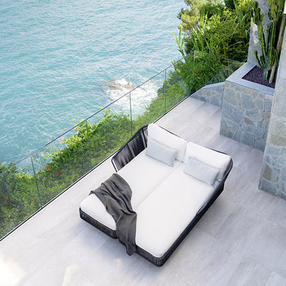 Comfortable outside standing malta